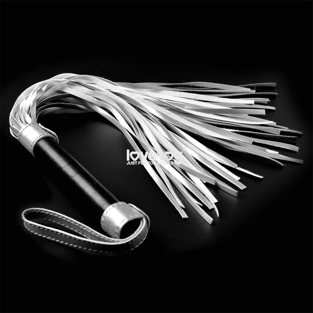 Серебристая плетка struggle my flogger с черной ручкой - 45 см.