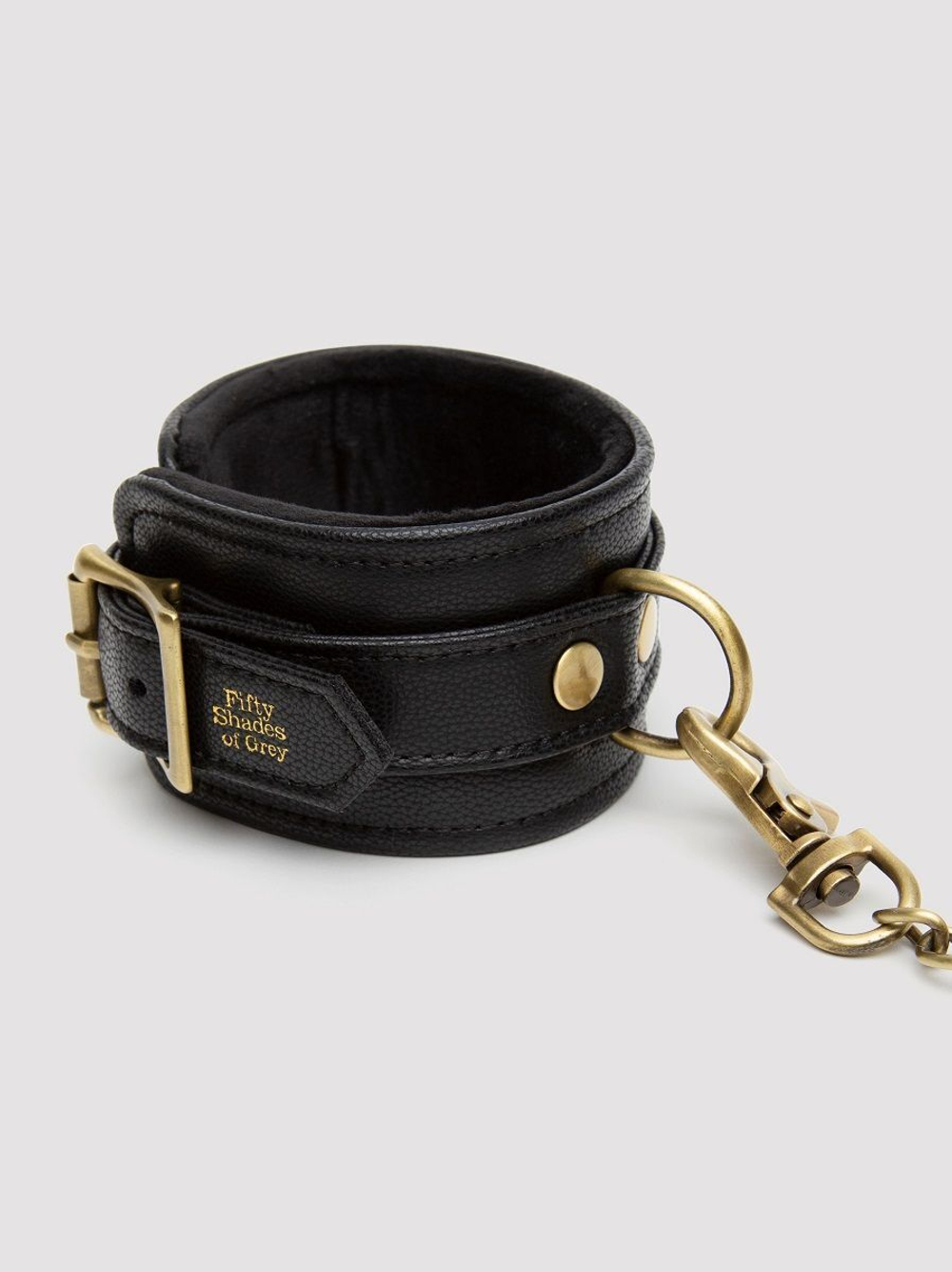 Черные оковы на ноги bound to you faux leather ankle cuffs