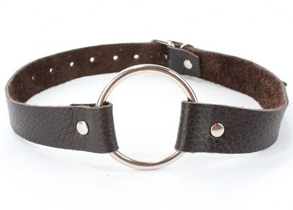 Кожаный кляп с металлическим кольцом