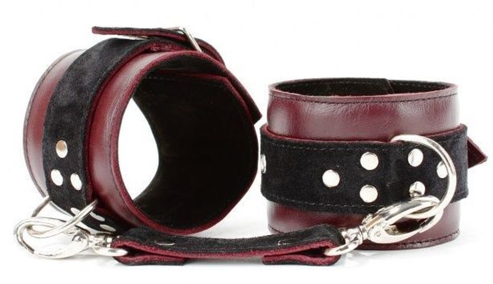 Бордовые наручники maroon shackles of hands