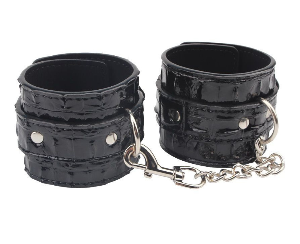 Черные наручники surrender wrist restraints