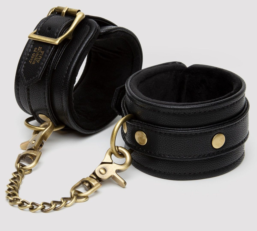 Черные оковы на ноги bound to you faux leather ankle cuffs