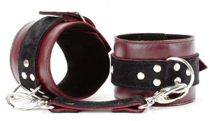 Бордовые наручники maroon shackles of hands