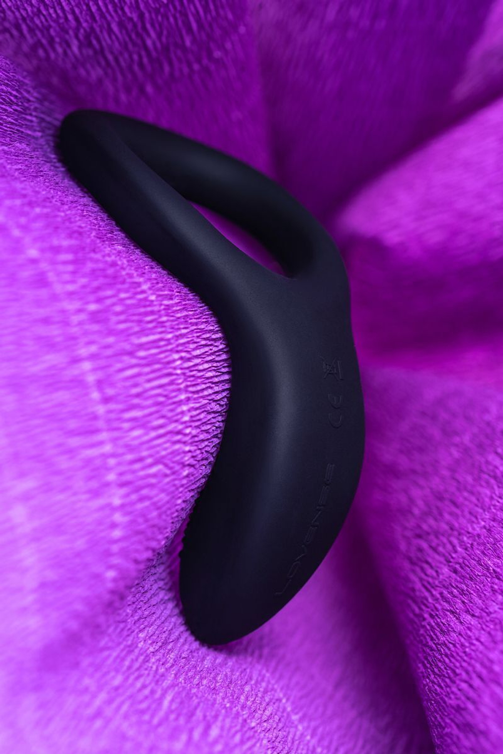 Черное эрекционное кольцо lovense diamo