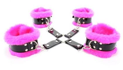 Крестообразная меховая фиксация для рук и ног