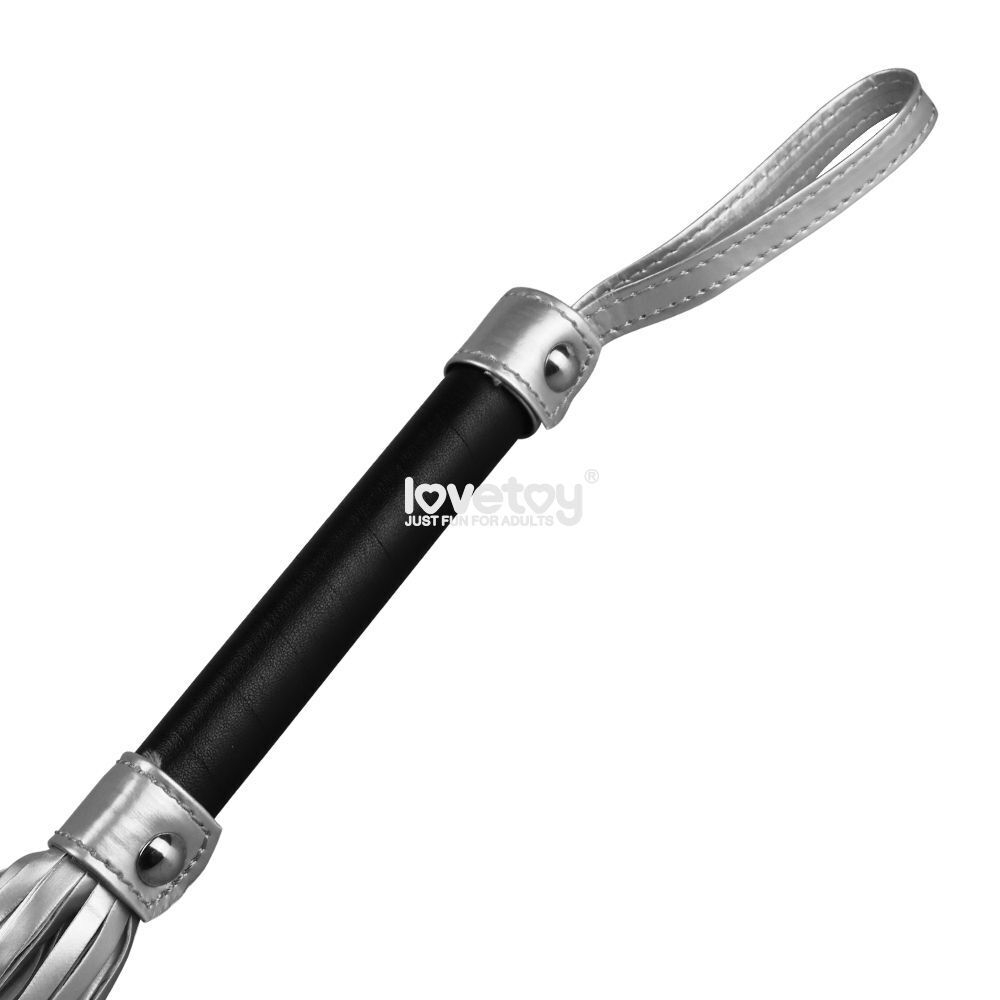 Серебристая плетка struggle my flogger с черной ручкой - 45 см.