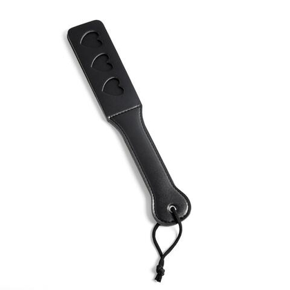 Черная кожаная шлепалка  сердечки  - 32 см.