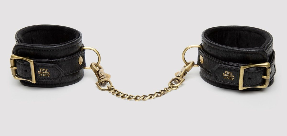 Черные оковы на ноги bound to you faux leather ankle cuffs