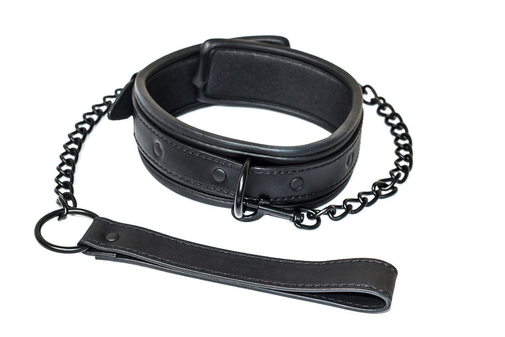 Черный ошейник с поводком kinky